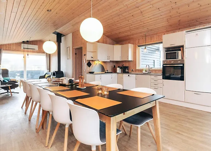 12 Person In Lokken-by Traum
