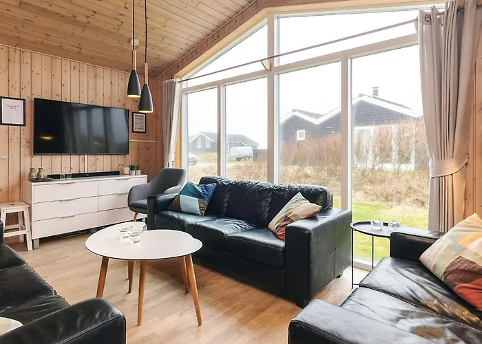 12 Person In Lokken-by Traum