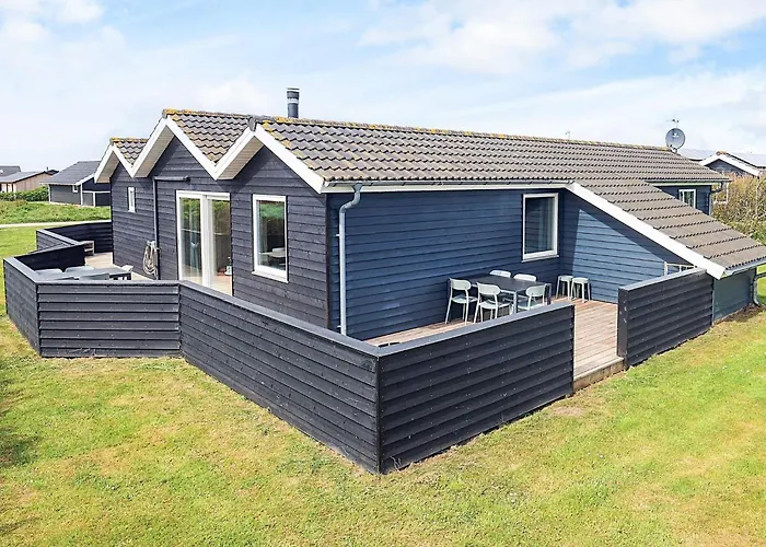 12 Person In Lokken-by Traum *